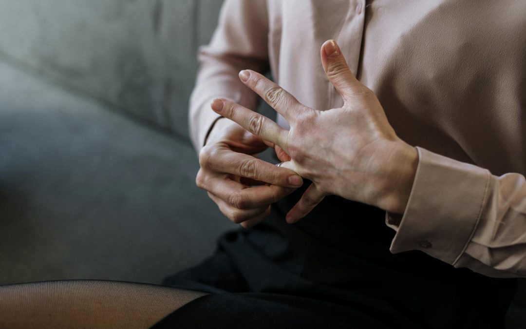 A woman removing her wedding ring after a divorce, the ruling on the Divorce Act section 7(3) affects woman the most